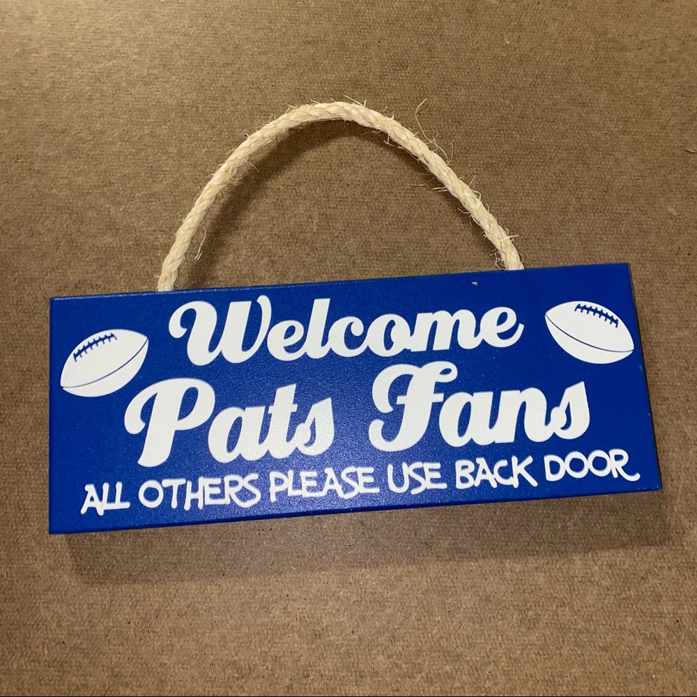 Patriots fan sign